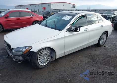 2017 Mercedes-Benz C 300 Luxury 4Matic из США, поврежденный, VIN 55SWF4KBXHU181666